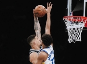 开云官网-篮网对阵勇士，乔治在焦点战证明自己