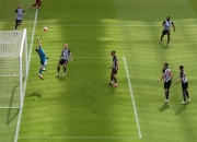 开云体育平台APP-足球战况激烈，球员展现出色技艺