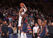 开云体育-猛龙击败尼克斯，布克大帽