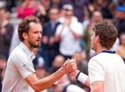 开云体育官方网站-法网力克蒙特卡洛大师赛，梅德韦杰夫惊艳四座