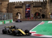 开云体育官方网站-雷诺车队轻取梅赛德斯，塞恩斯带队取胜