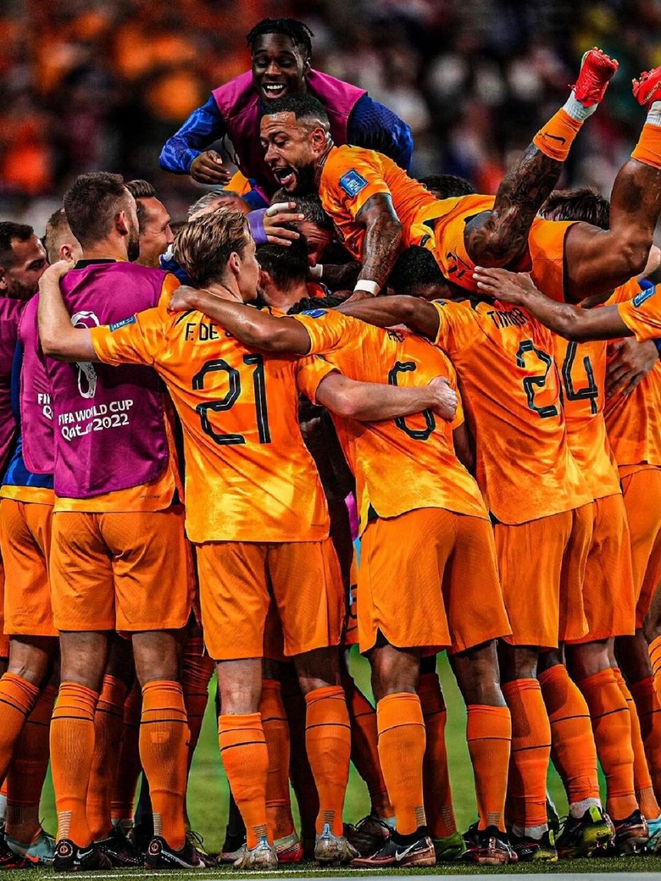 包含荷兰国家队力争晋级，迎战北愿队的词条