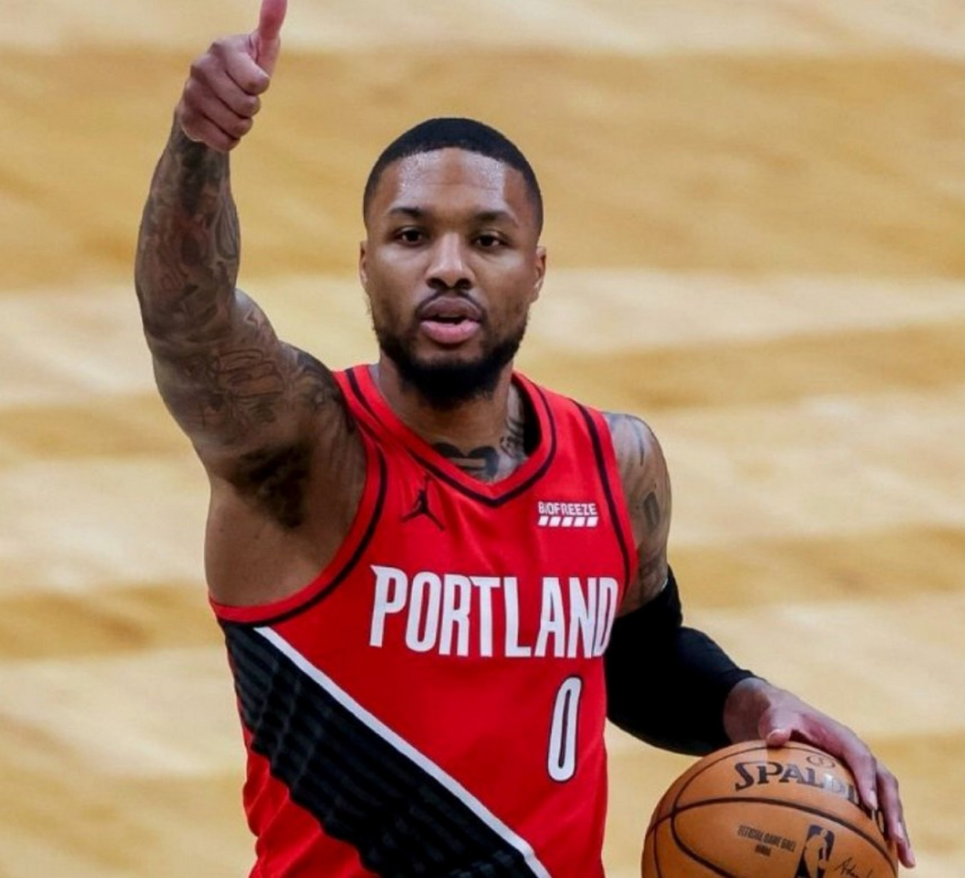 开拓者主场取得连胜，利拉德主攻破敌