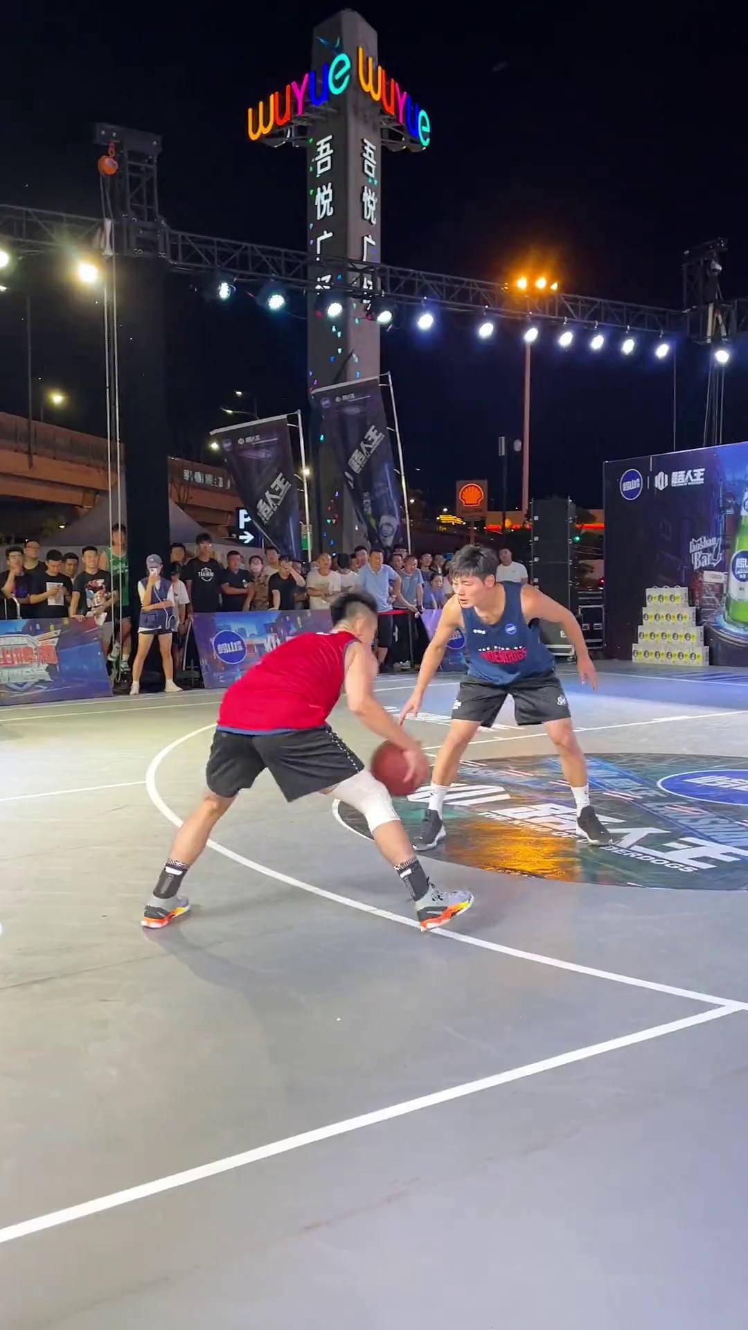 世界级篮球赛打响第一战燃情上演的简单介绍 世界级篮球赛打响第一战燃情上演的简单介绍