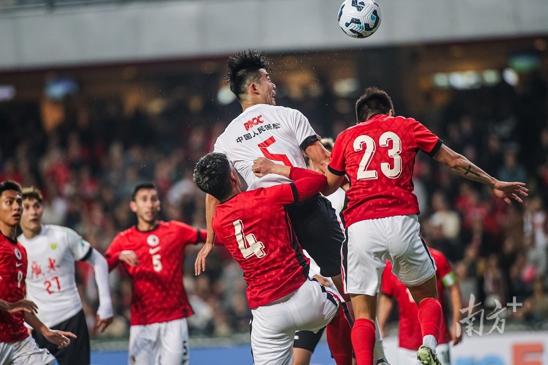 香港队在比赛中力克对手,夺得关键胜利 香港队在比赛中力克对手,夺得关键胜利