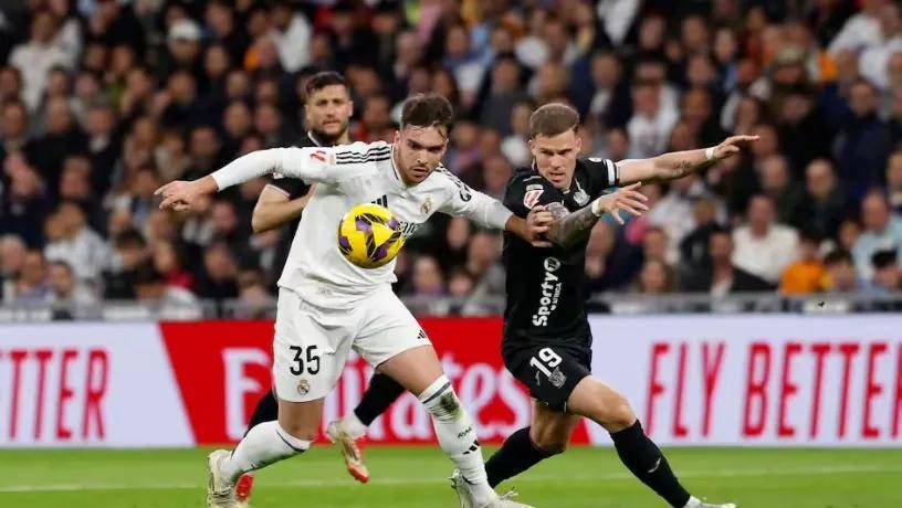 西甲豪门保持不败，中场大腕大爆发