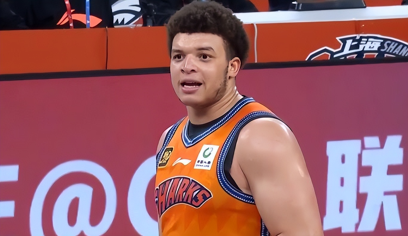 包含格罗纳队豪取胜利，夺得关键三分的词条