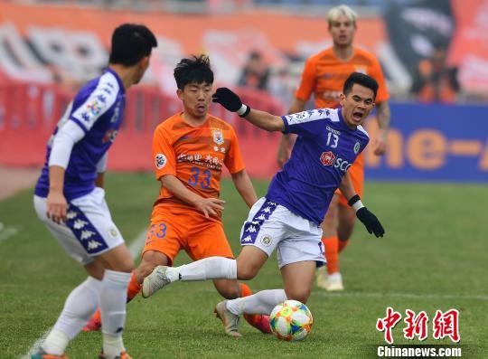 越南队在比赛中惊险过关取得胜利