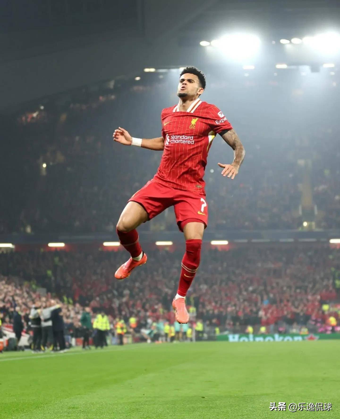 关于巴塞罗那后卫转投AC米兰，或对球队防线起到关键作用的信息