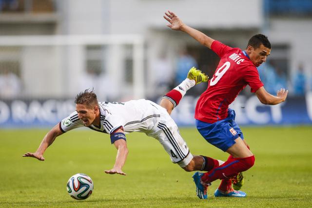 欧洲足坛豪门对决，欧锦赛四强将闪耀舞台