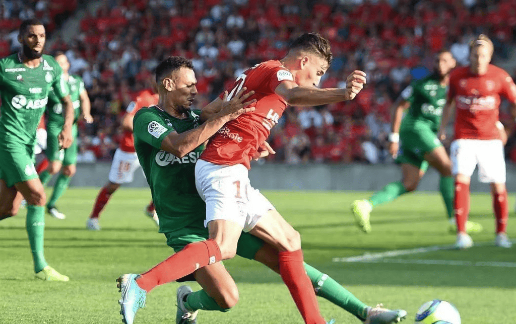 圣埃蒂安客场奋战斩获胜利，法国联赛颇具看点的简单介绍