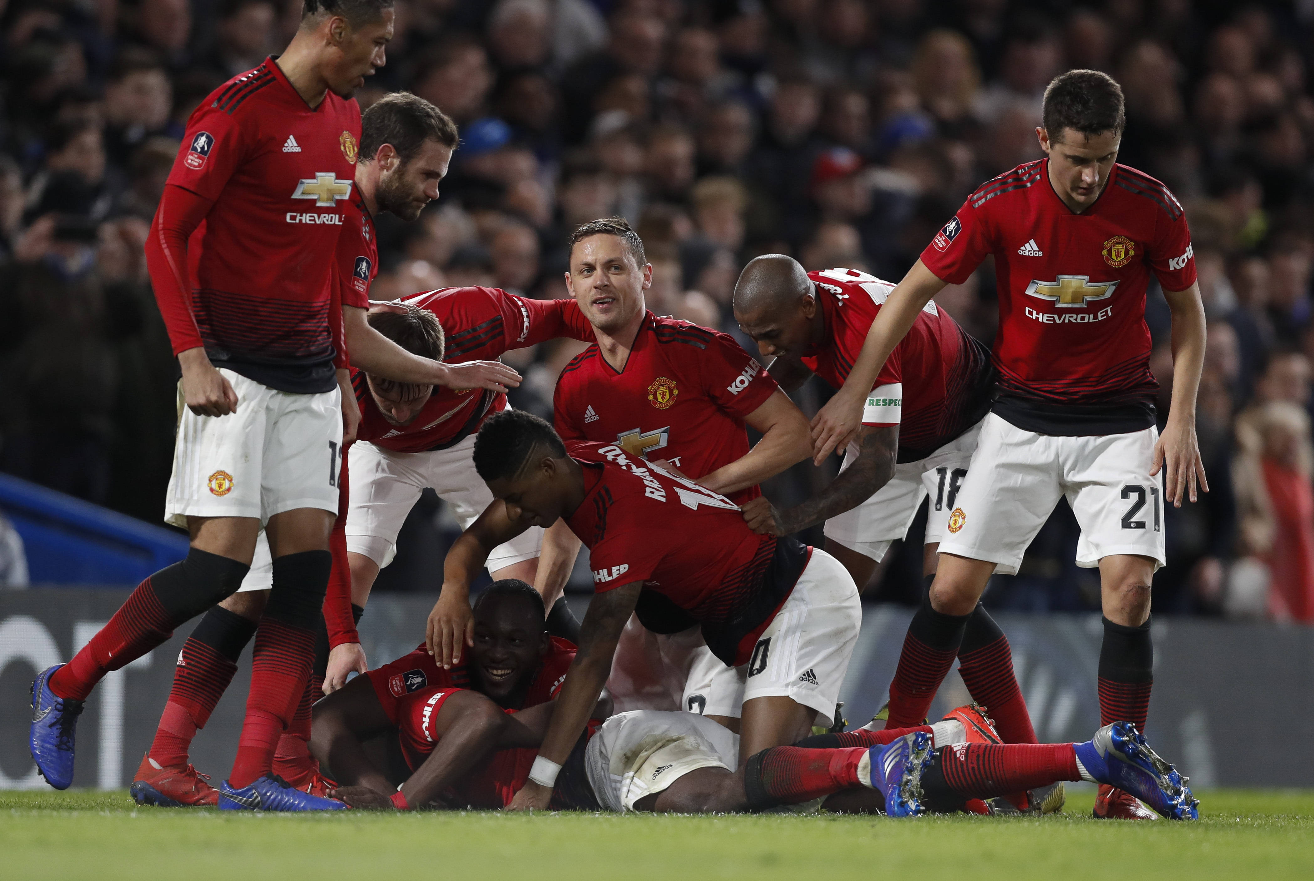 关于西汉姆联逆转谢菲联,英超前六目标渐行渐近的信息 关于西汉姆联逆转谢菲联,英超前六目标渐行渐近的信息