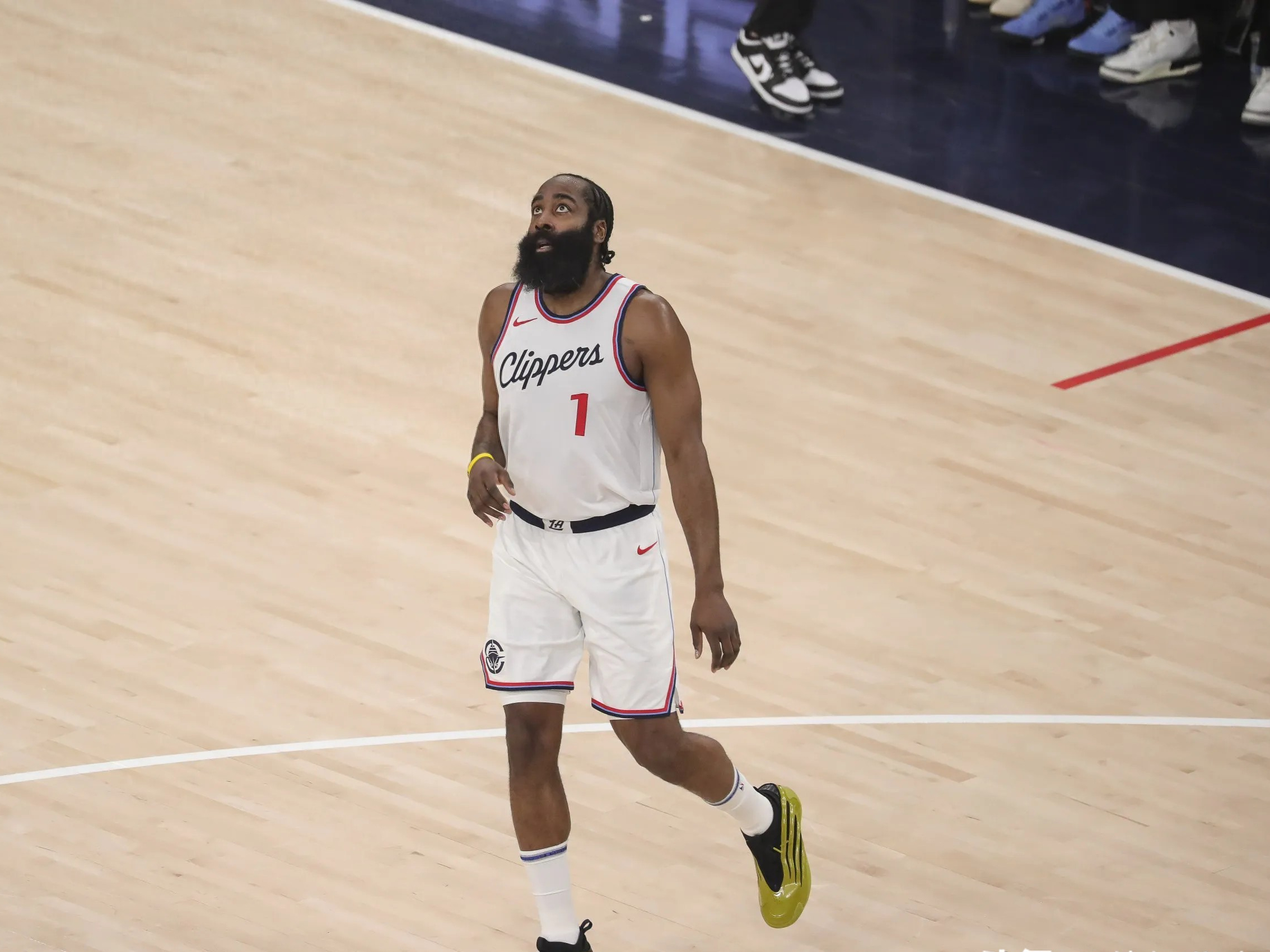 关于湖人力克黄蜂,快船艰难逆转篮网,国王击败老鹰的信息 关于湖人力克黄蜂,快船艰难逆转篮网,国王击败老鹰的信息