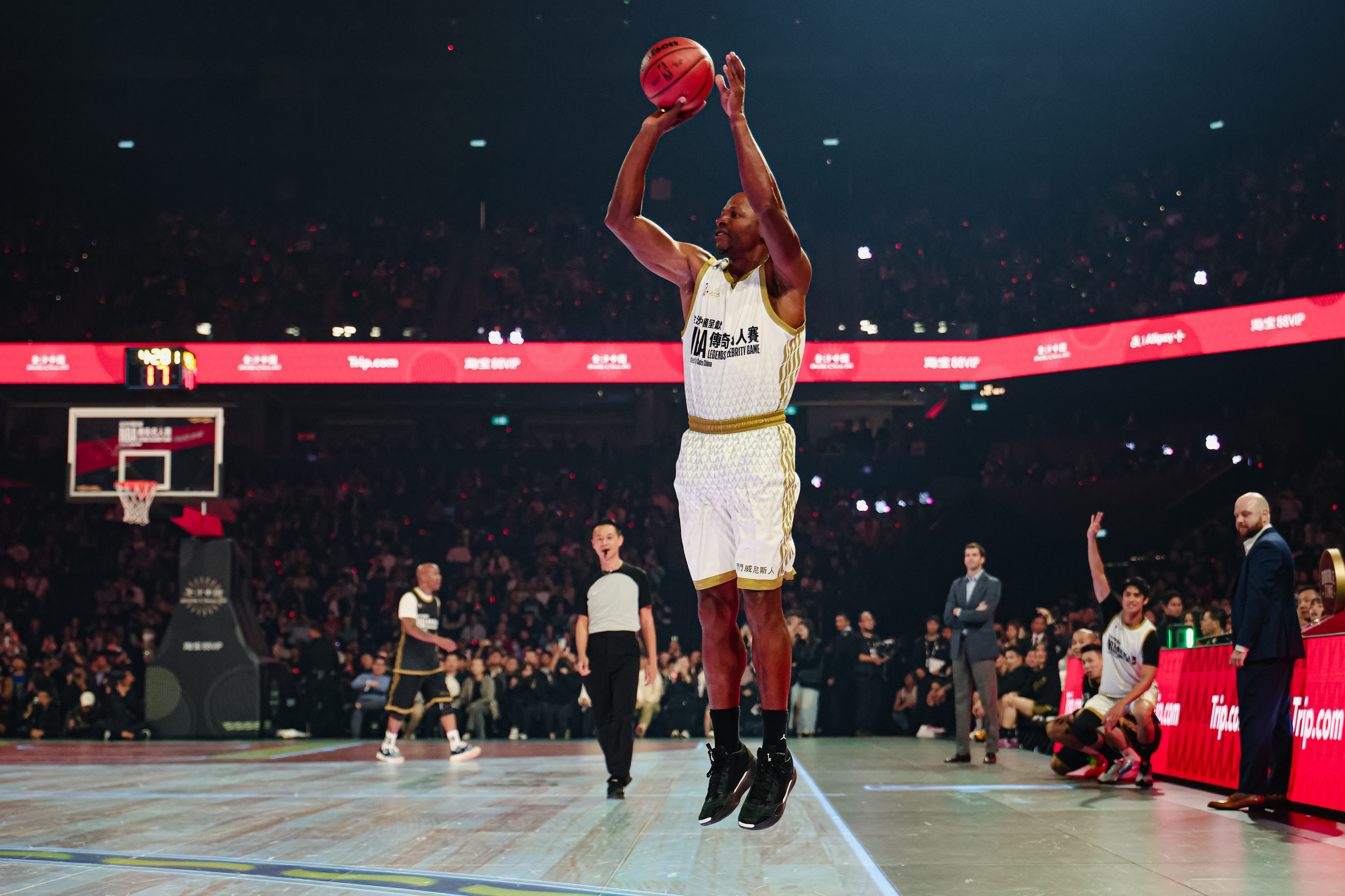 传奇诞生！球员创造历史，刷新纪录的简单介绍