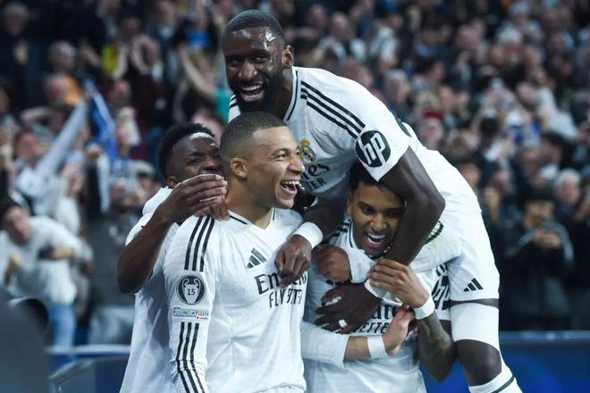 快讯:皇家马德里抵达美国备战世俱杯 快讯:皇家马德里抵达美国备战世俱杯