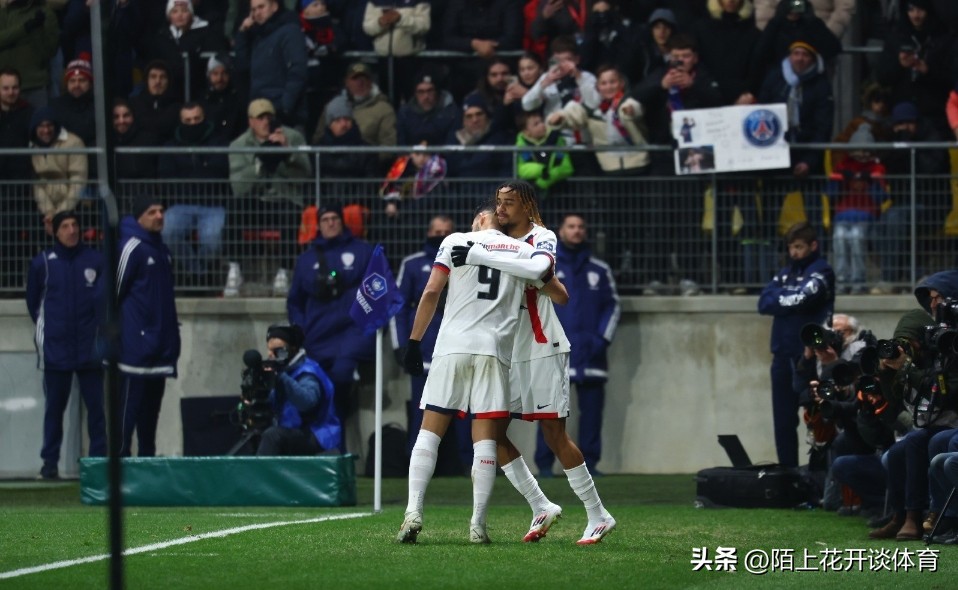 包含法国队锋线失常，被弱旅逼平惊现尴尬的词条