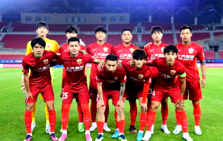 武汉队逆转战胜上海海港队,晋级领先 武汉队逆转战胜上海海港队,晋级领先