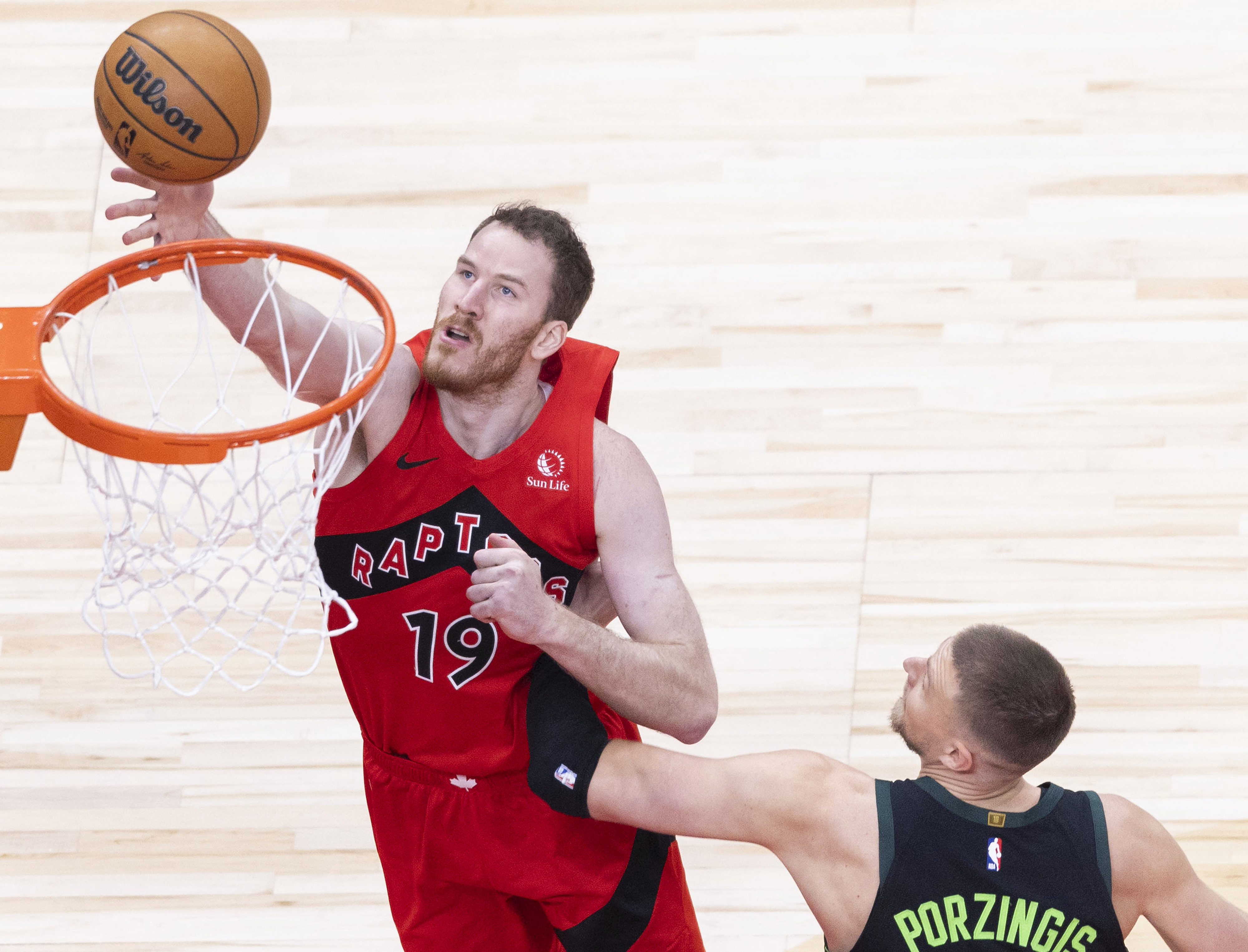 猛龙队大胜篮网,继续领跑东部 猛龙队大胜篮网,继续领跑东部