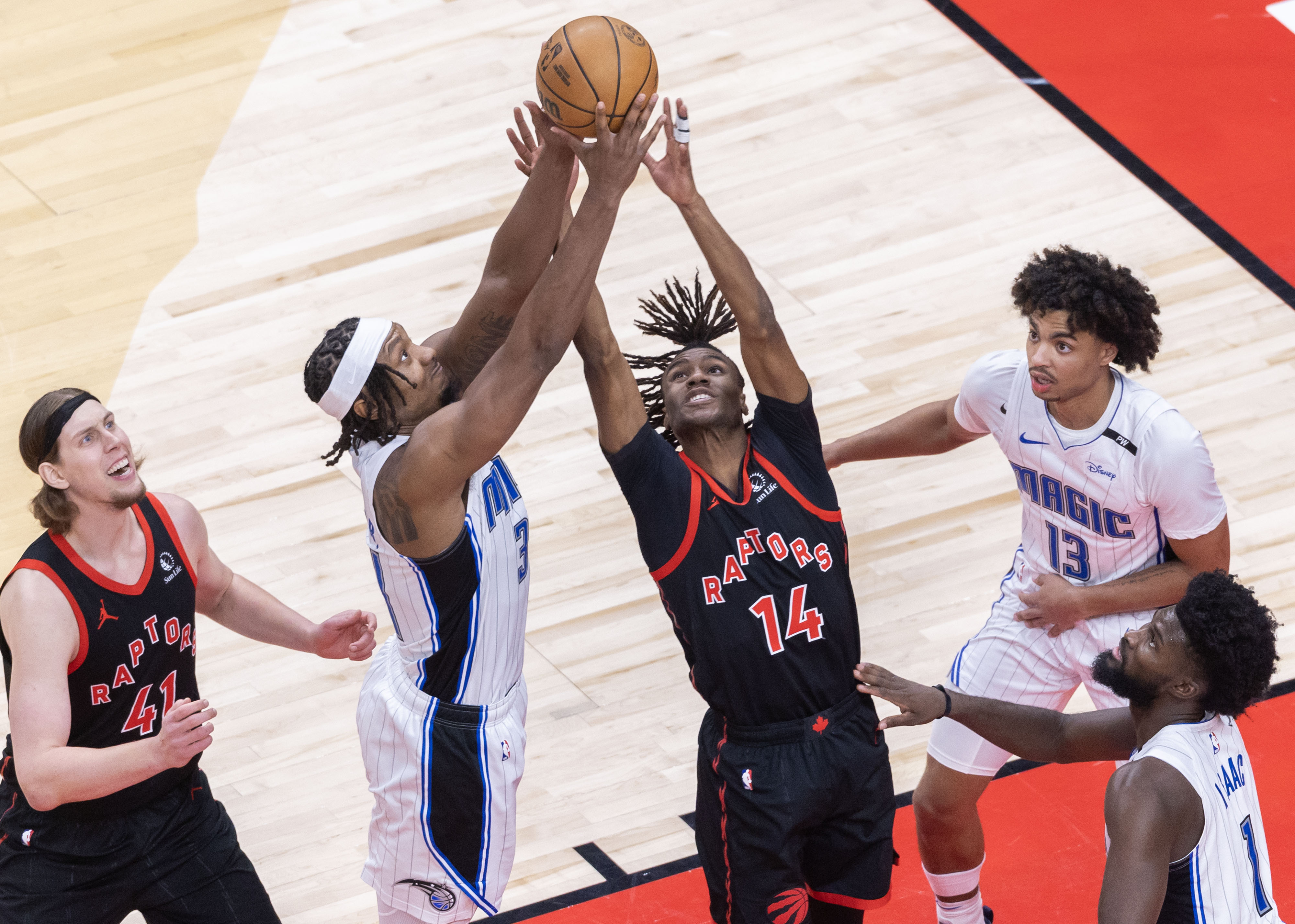 猛龙队大胜篮网,继续领跑东部 猛龙队大胜篮网,继续领跑东部