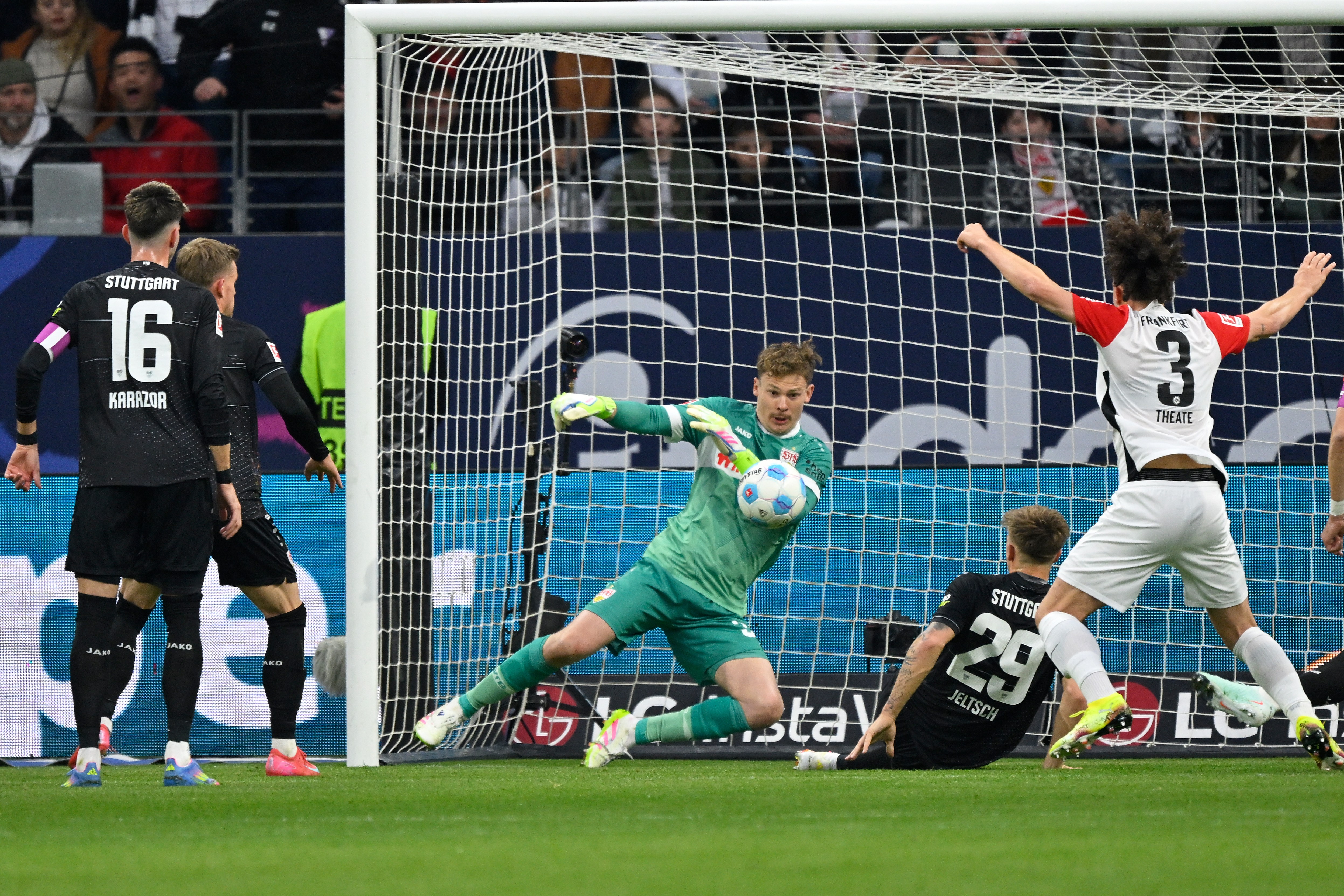 斯图加特客场失利,德甲形势日益紧迫的简单介绍 斯图加特客场失利,德甲形势日益紧迫的简单介绍