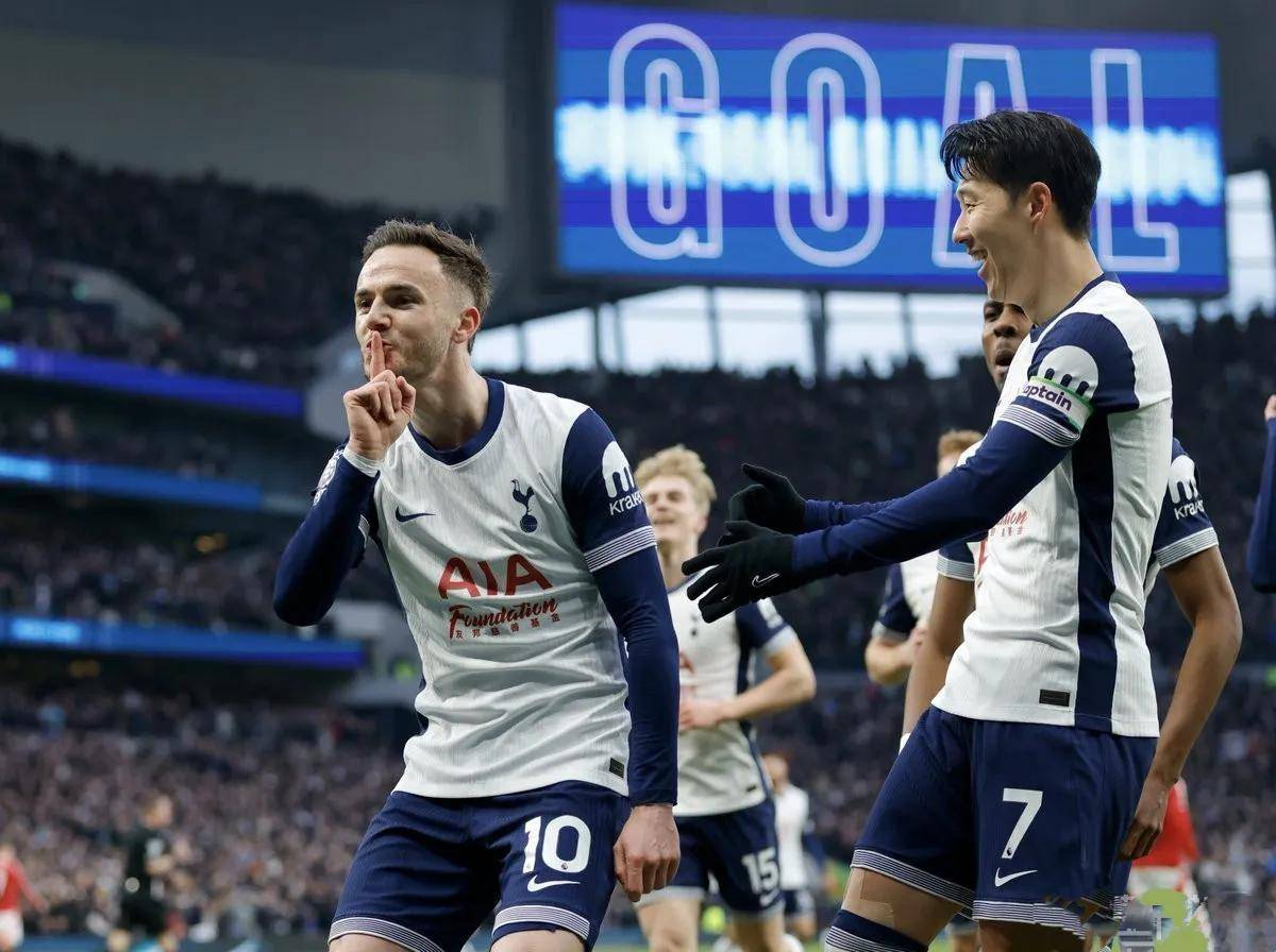 利物浦客场击败强敌,积分优势扩大 利物浦客场击败强敌,积分优势扩大