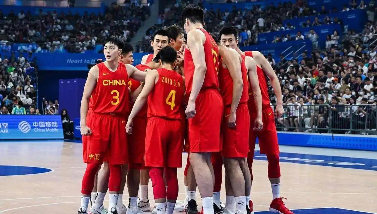 突尼斯男篮在和突尼斯队的比赛中胜出