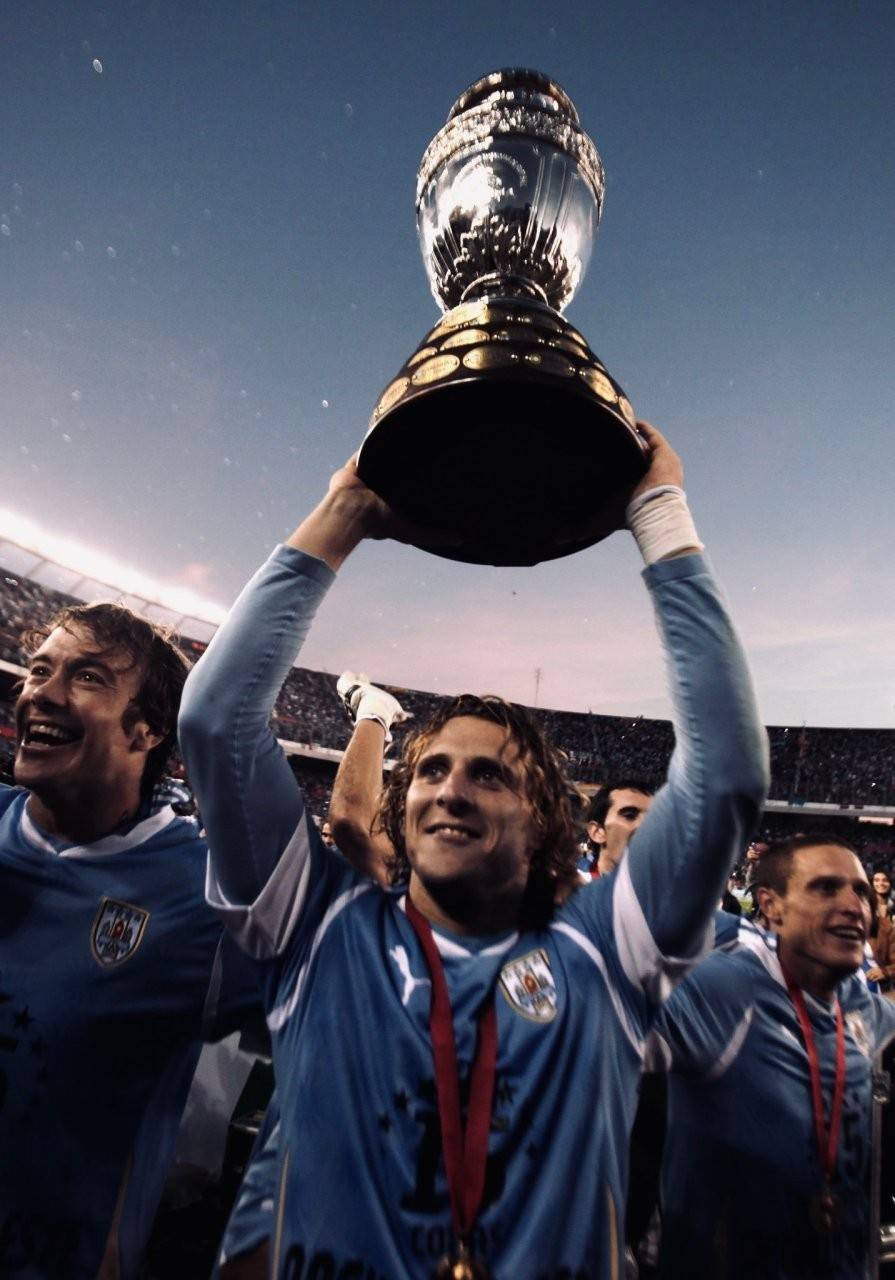 包含美洲球队在全球篮球比赛中夺得令人瞩目的胜利，喜获奖杯的词条