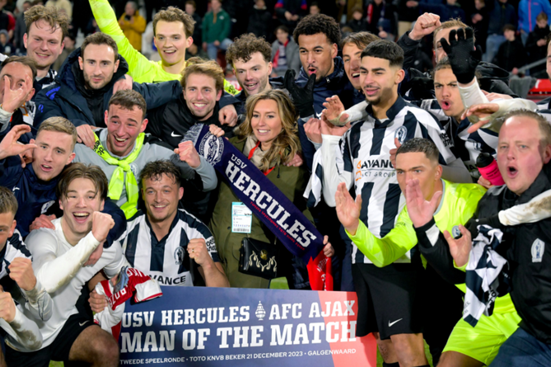 关于阿贾克斯球员因伤离场，影响球队形势的信息