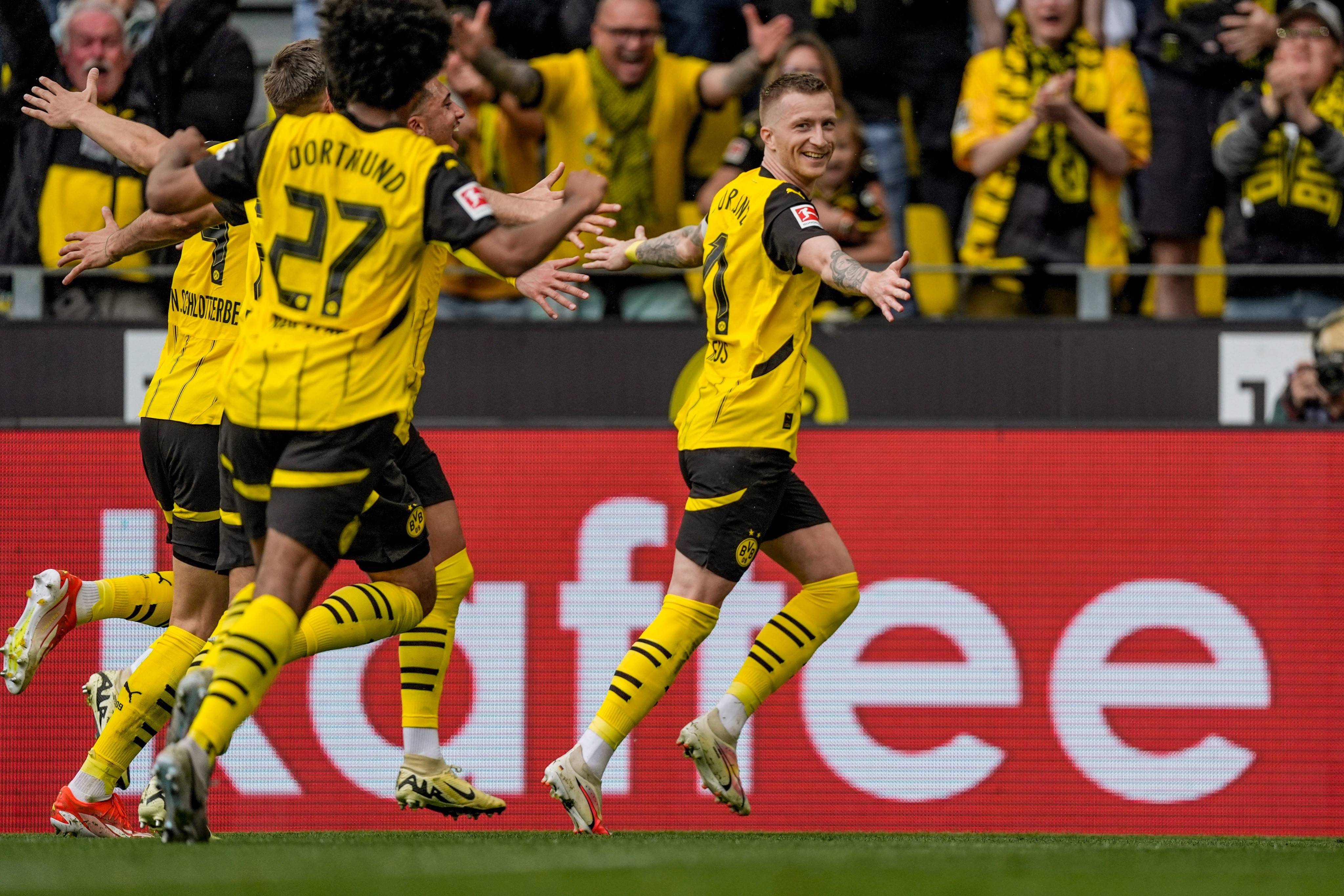 包含杜塞尔多夫遭遇主场告捷，保持不败的词条