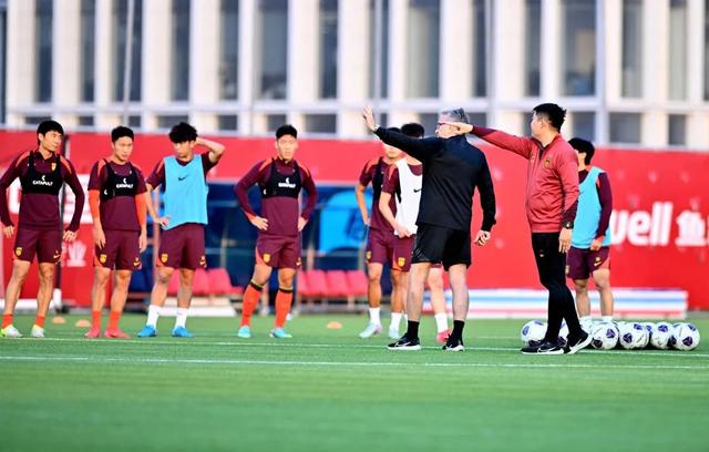 强队纷纷集结,备战亚洲足球赛 强队纷纷集结,备战亚洲足球赛