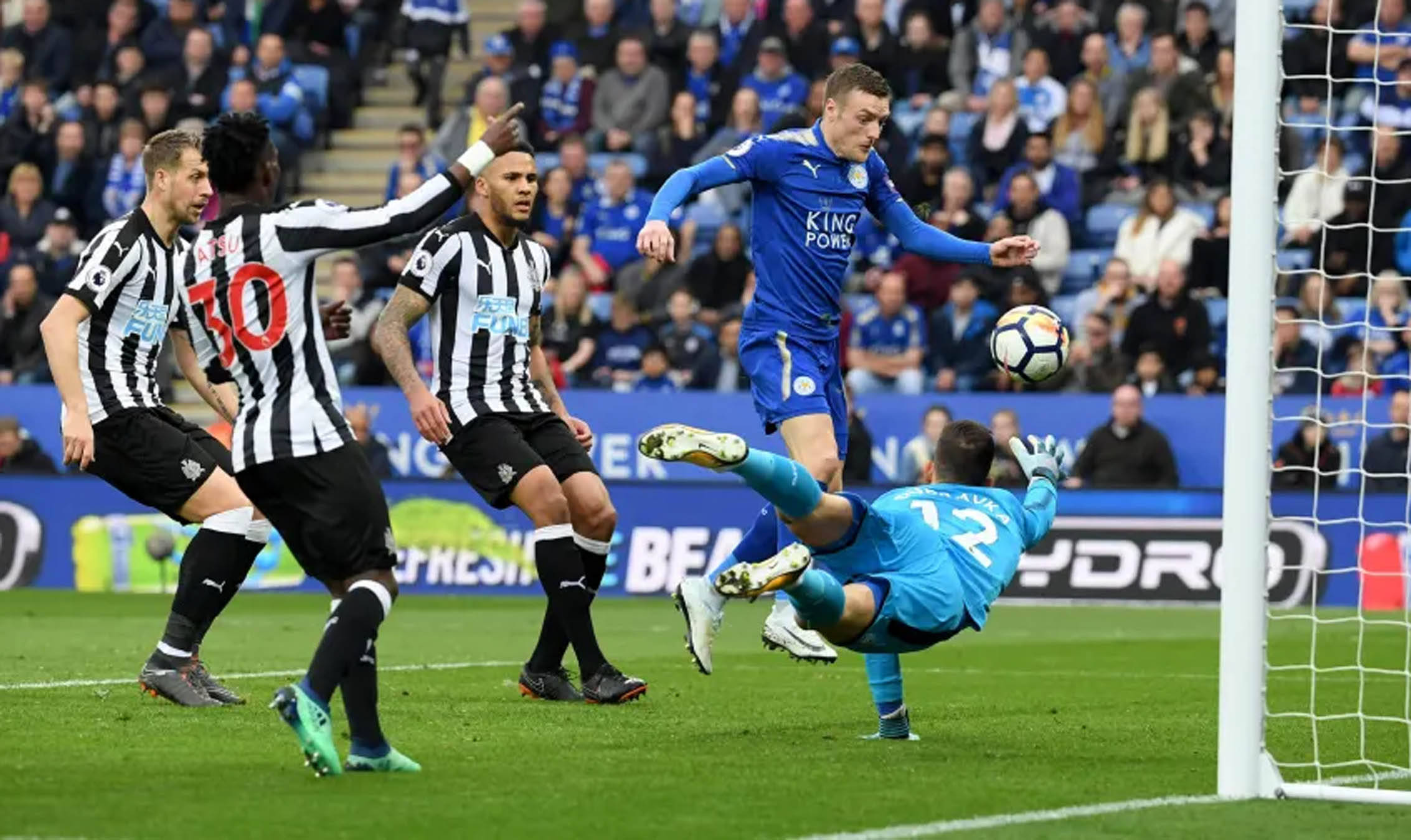 埃弗顿客场取胜继续保持领先态势 埃弗顿客场取胜继续保持领先态势