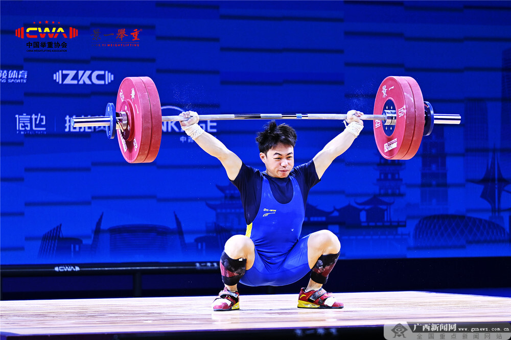 关于举重选手力压群雄,夺魁称王的信息 关于举重选手力压群雄,夺魁称王的信息
