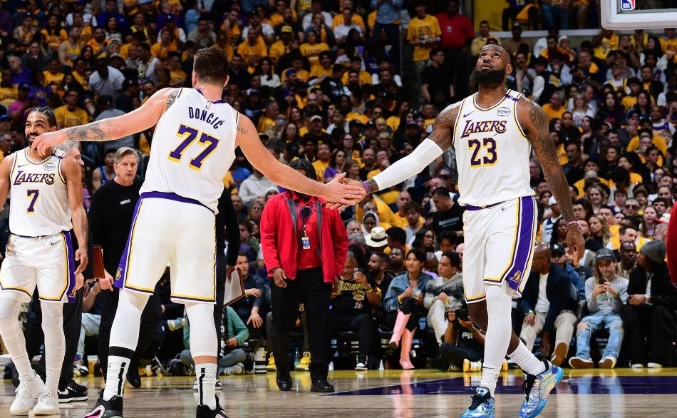 关于湖人负于篮网,季后赛形势略显动荡的信息 关于湖人负于篮网,季后赛形势略显动荡的信息