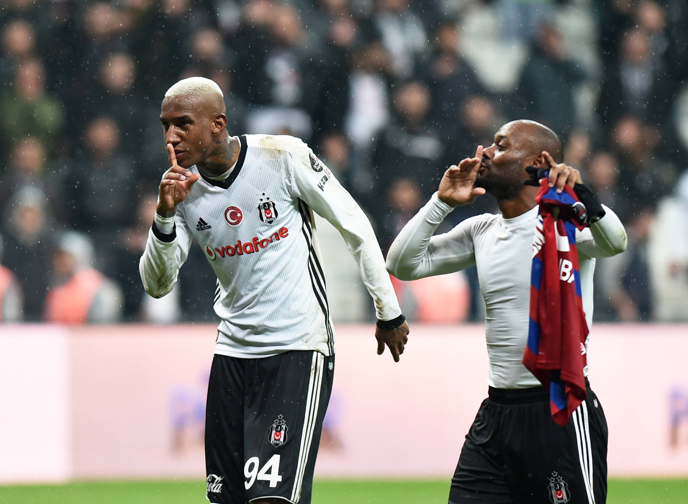 阿贾克斯豪取联赛主场四连胜！的简单介绍