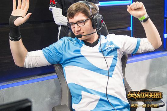 T1横扫CLG,Inspired单局斩获MVP四强赛2:1(柏林) T1横扫CLG,Inspired单局斩获MVP四强赛2:1(柏林)