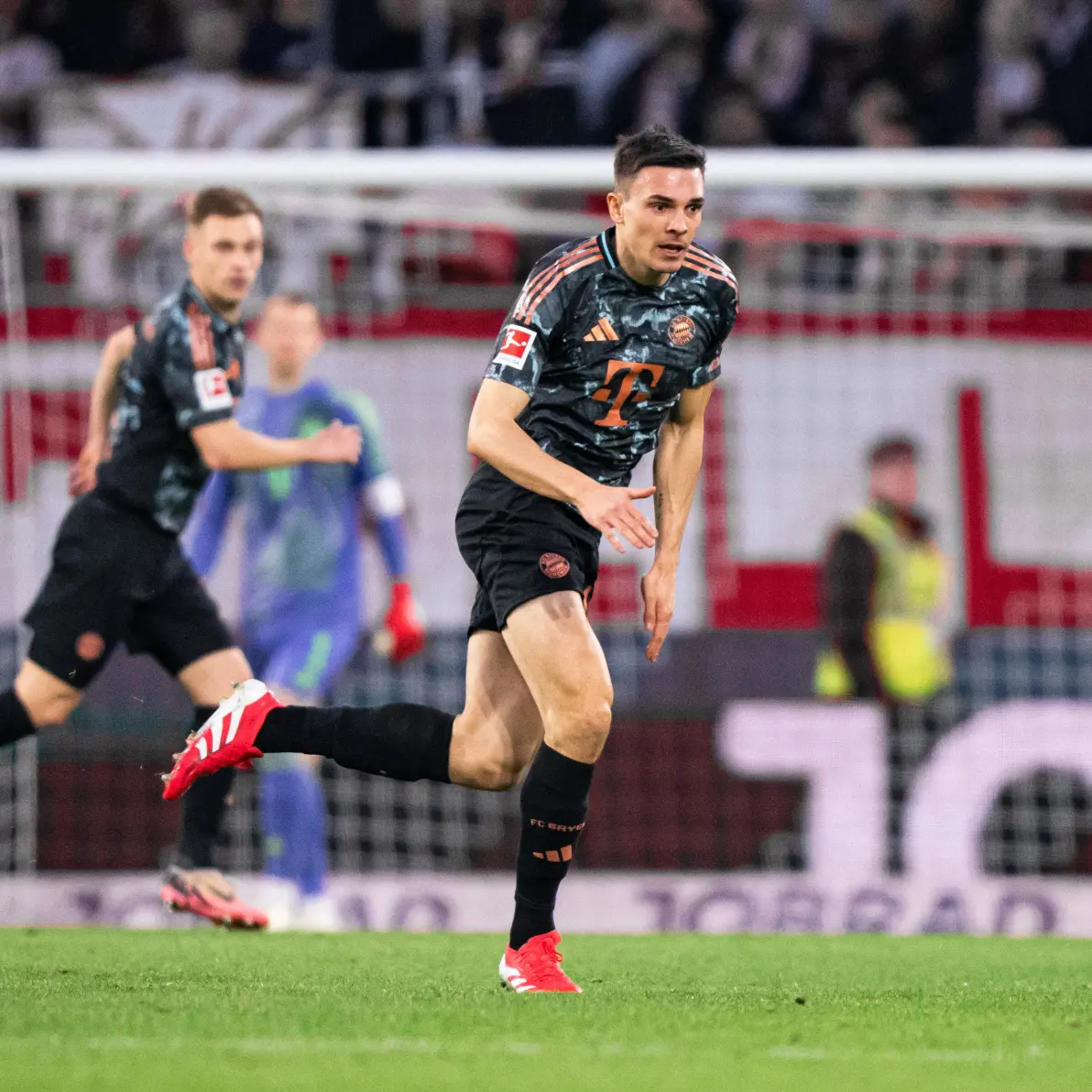 弗赖堡防线硬朗,逼平强劲的对手 弗赖堡防线硬朗,逼平强劲的对手