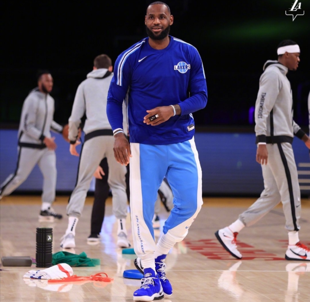 狼队客场大胜,发挥让人眼前一亮的简单介绍 狼队客场大胜,发挥让人眼前一亮的简单介绍