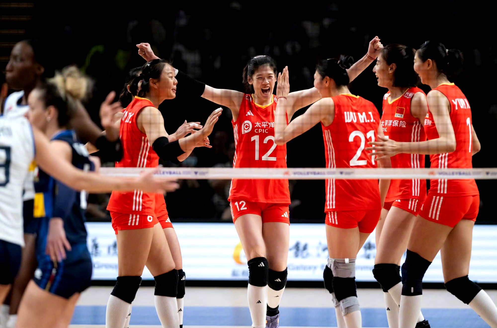 中国女排首战德国,以三局领先获胜 中国女排首战德国,以三局领先获胜