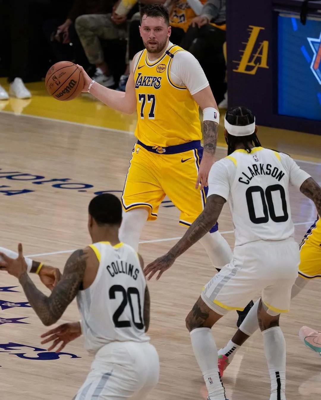 湖人客场逆转黄蜂,取得关键胜利 湖人客场逆转黄蜂,取得关键胜利