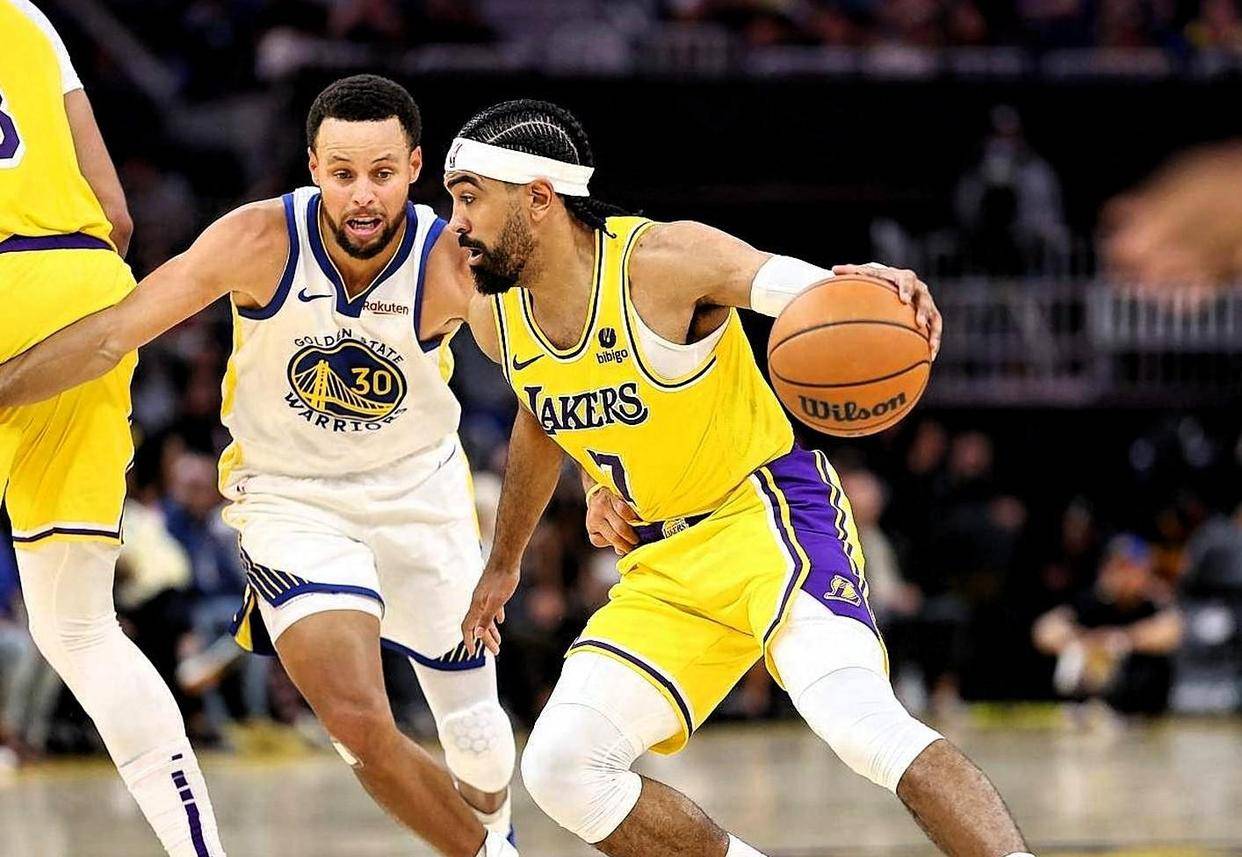 勇士负湖人,库里遭受重击 勇士负湖人,库里遭受重击