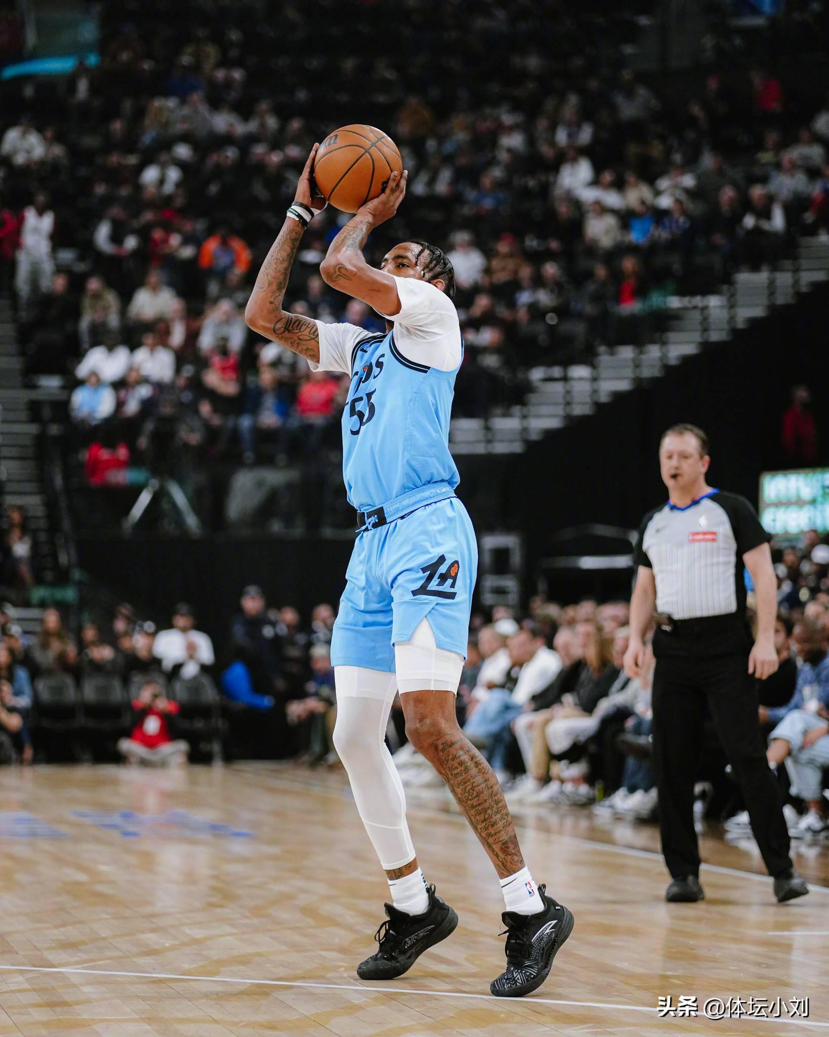 快船横扫老鹰,雷纳德打出全场34分 快船横扫老鹰,雷纳德打出全场34分