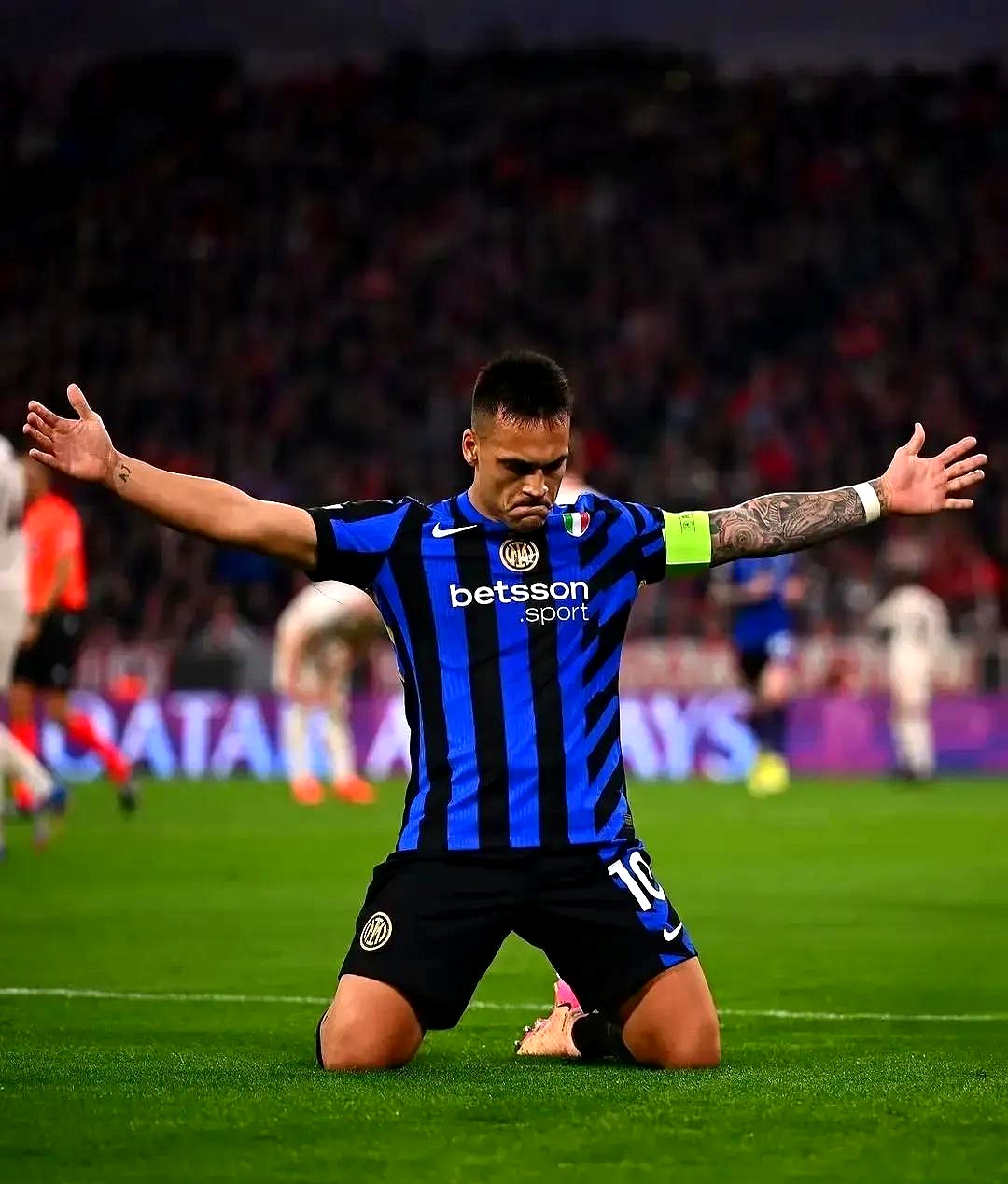 关于国际米兰爆冷巴黎,范佩西爆发神勇的信息 关于国际米兰爆冷巴黎,范佩西爆发神勇的信息