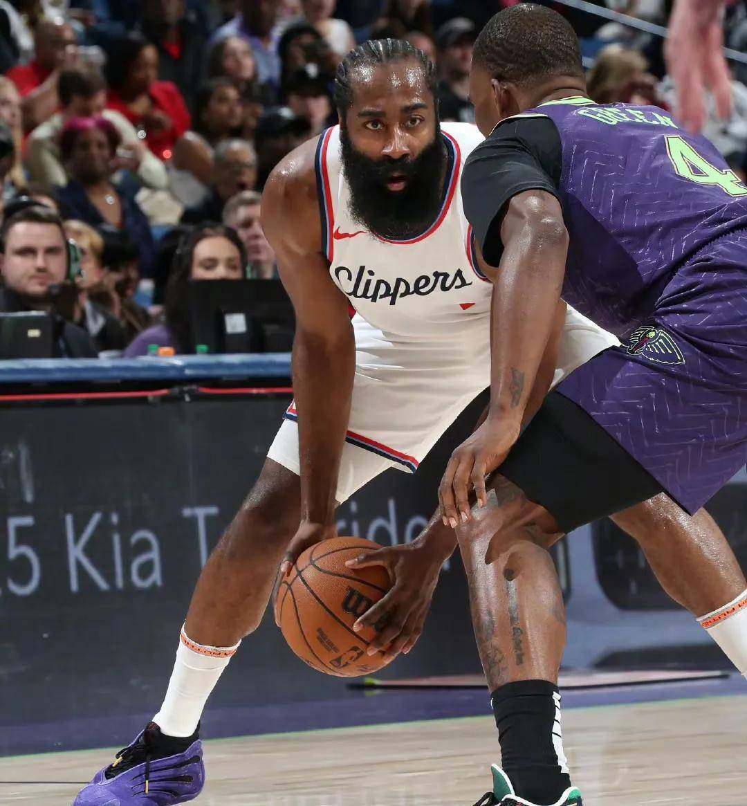 快船险胜鹈鹕,保持不败纪录 快船险胜鹈鹕,保持不败纪录