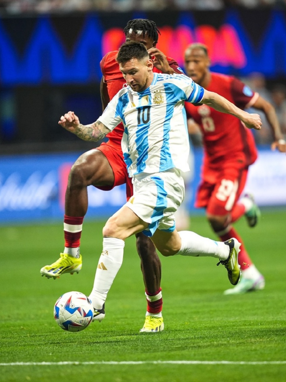 阿根廷横扫塞维利亚,穆勒带队取胜 阿根廷横扫塞维利亚,穆勒带队取胜