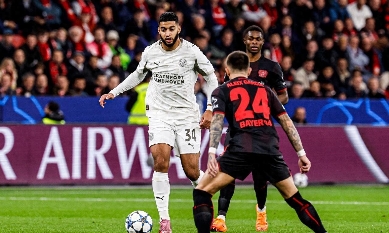 足球场上风云变幻，胜负难以预料