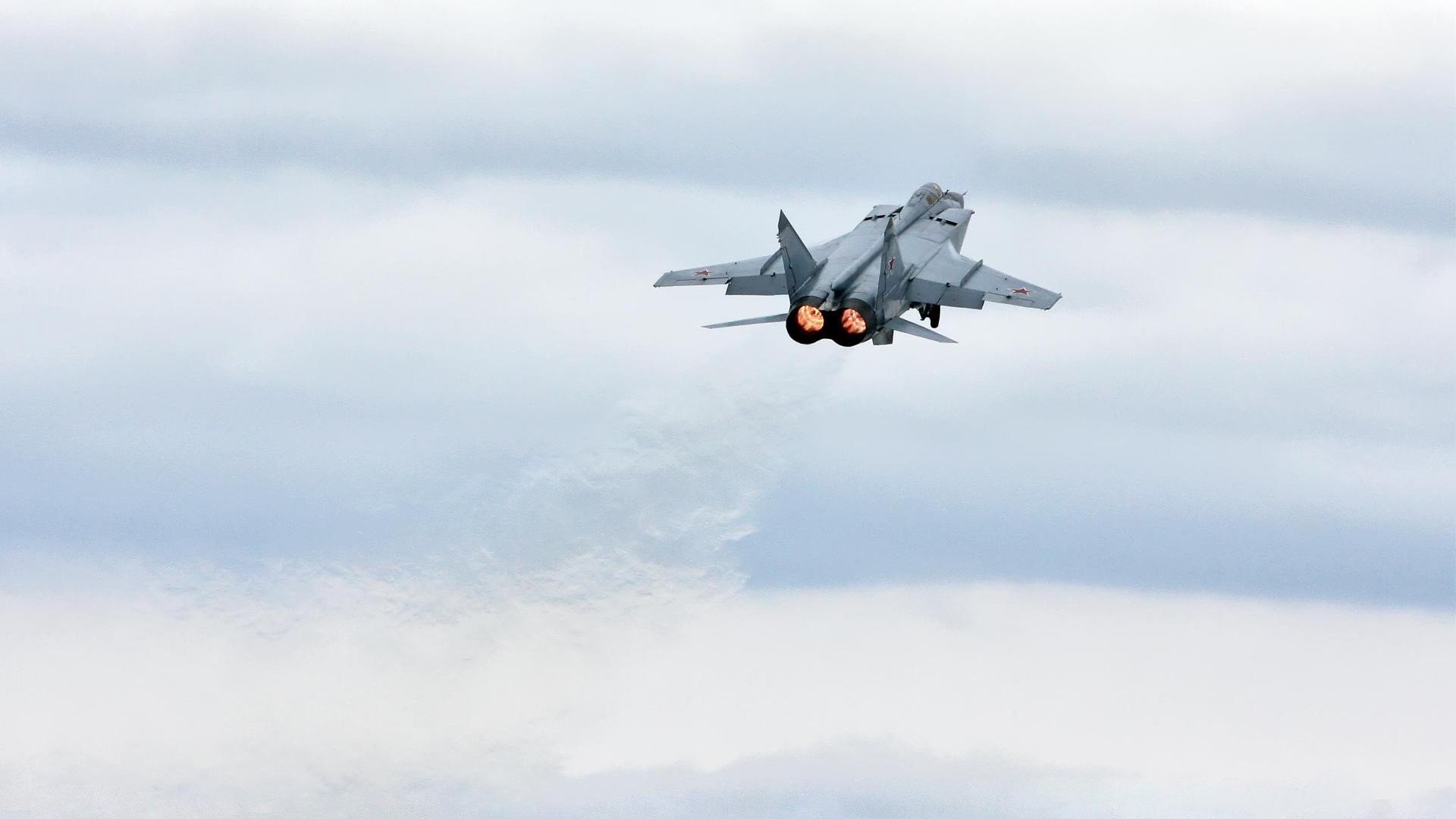 稳步与喧哗，当活塞四平八稳，塔图姆用存在感抢占头条