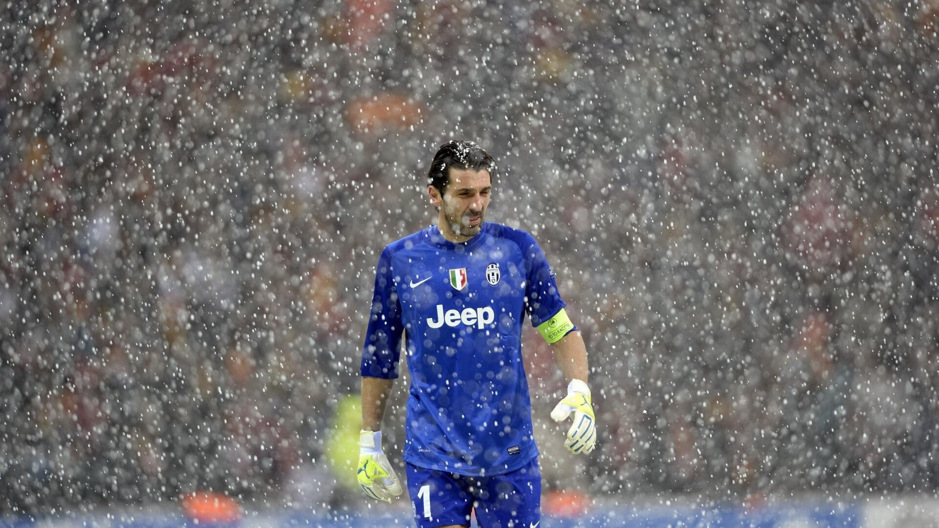 西决生死战的夜，当莱万撕开的不只是防线，还有历史的卷轴