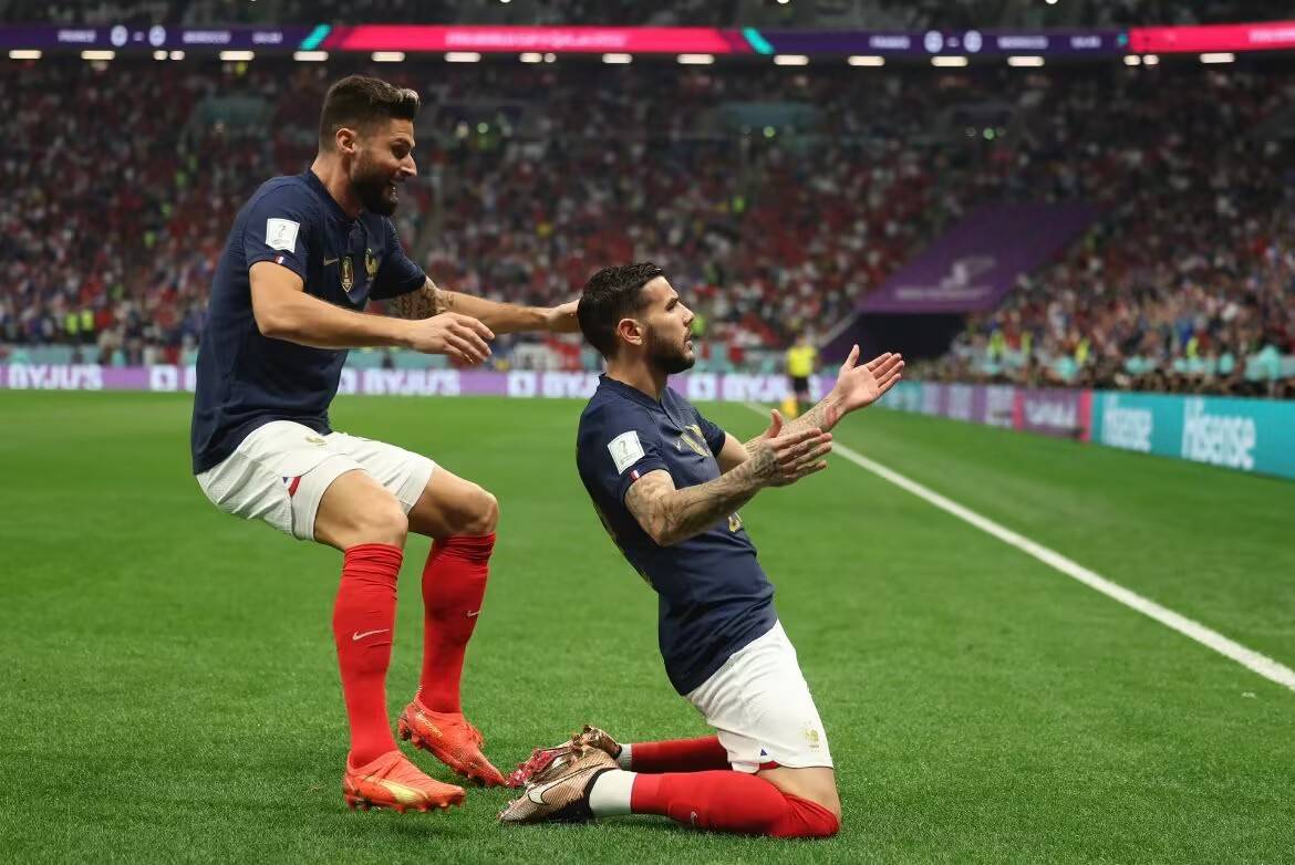 德甲争冠战焦点战，乌拉圭制霸冰岛